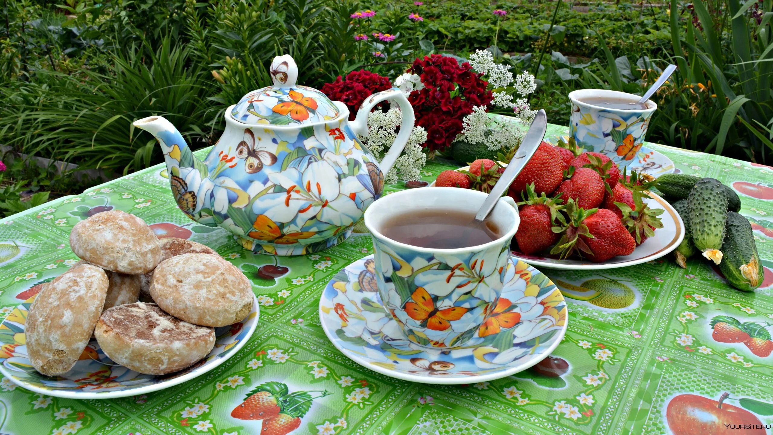 Летнее чаепитие в саду. Чаепитие. Чаепитие на природе. Утреннее чаепитие.