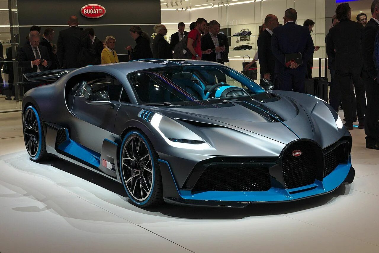 Bugatti divo 2021. Бугатти диво. Бугатти Divo 2020. Bugatti Diva 2021. Бугатти 2019.