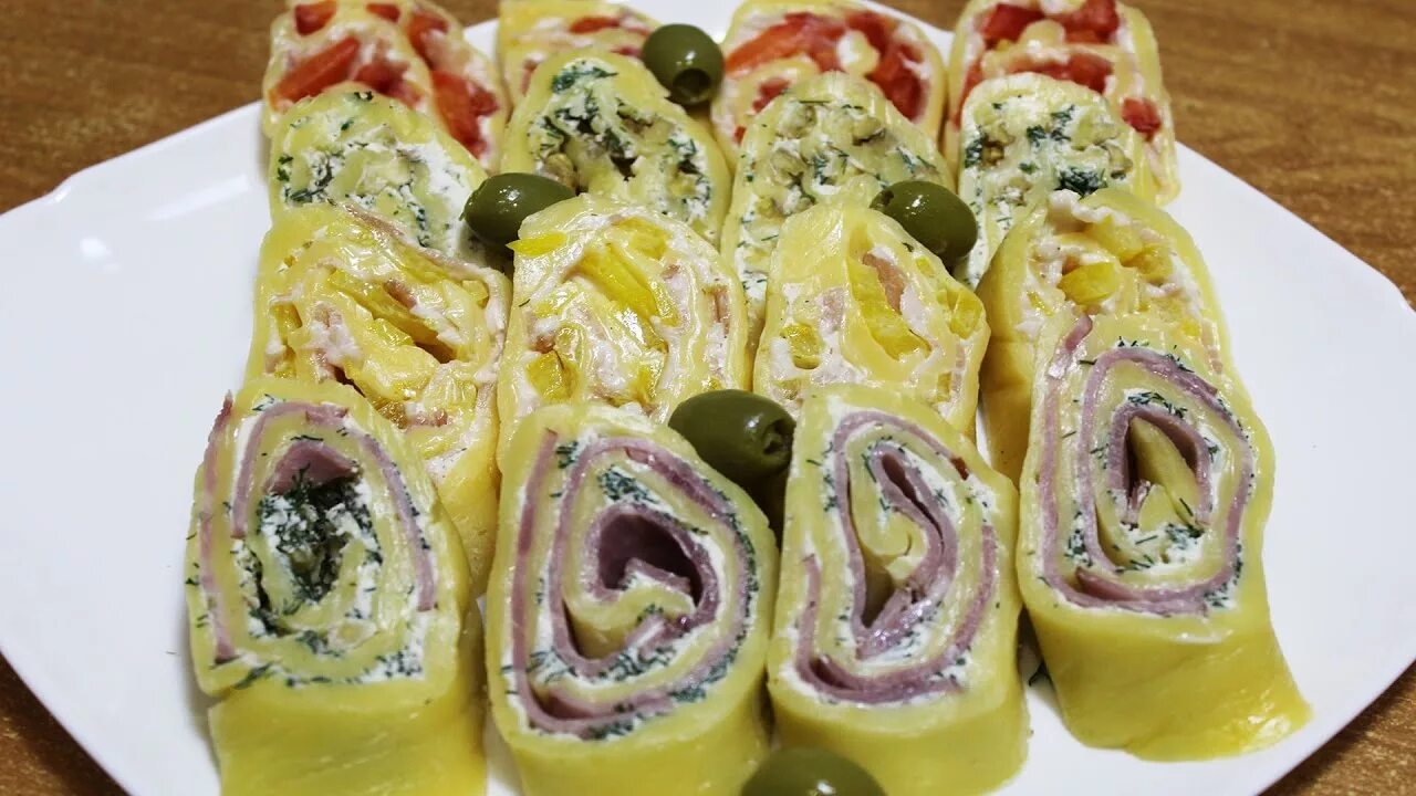 сырный рулет. рулетики на праздничный стол. сырный рулет с начинкой. закусочный сырный рулет. рулетики из сыра с разными начинками.