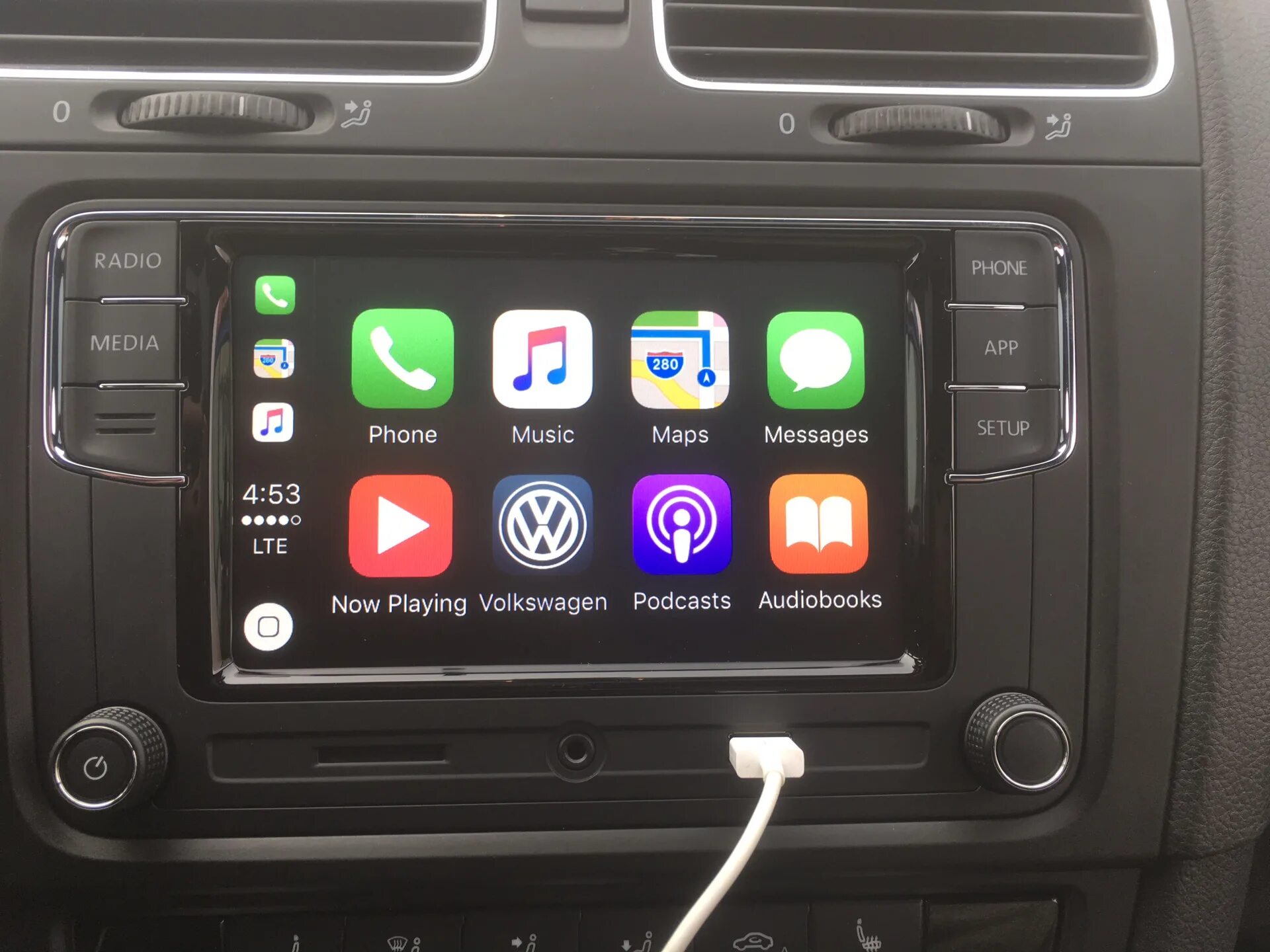 С экрана телефона на магнитолу. RNS 510 CARPLAY. RCD 510 CARPLAY. Магнитола RCD 330. RNS 330 Plus.