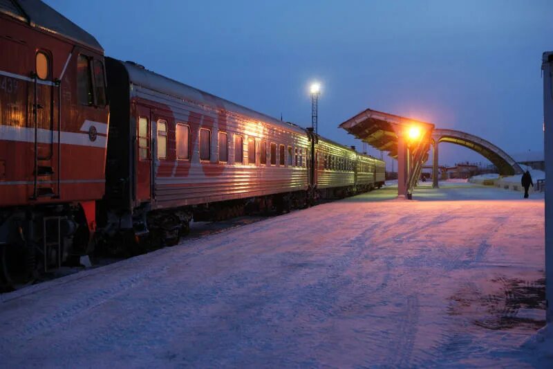 Поезд лабытнанги нижний. Пыть-Ях ЖД вокзал. Пыть Ях город ЖД вокзал. ЖД вокзал Ханты-Мансийск. ЖД Пыть Ях.