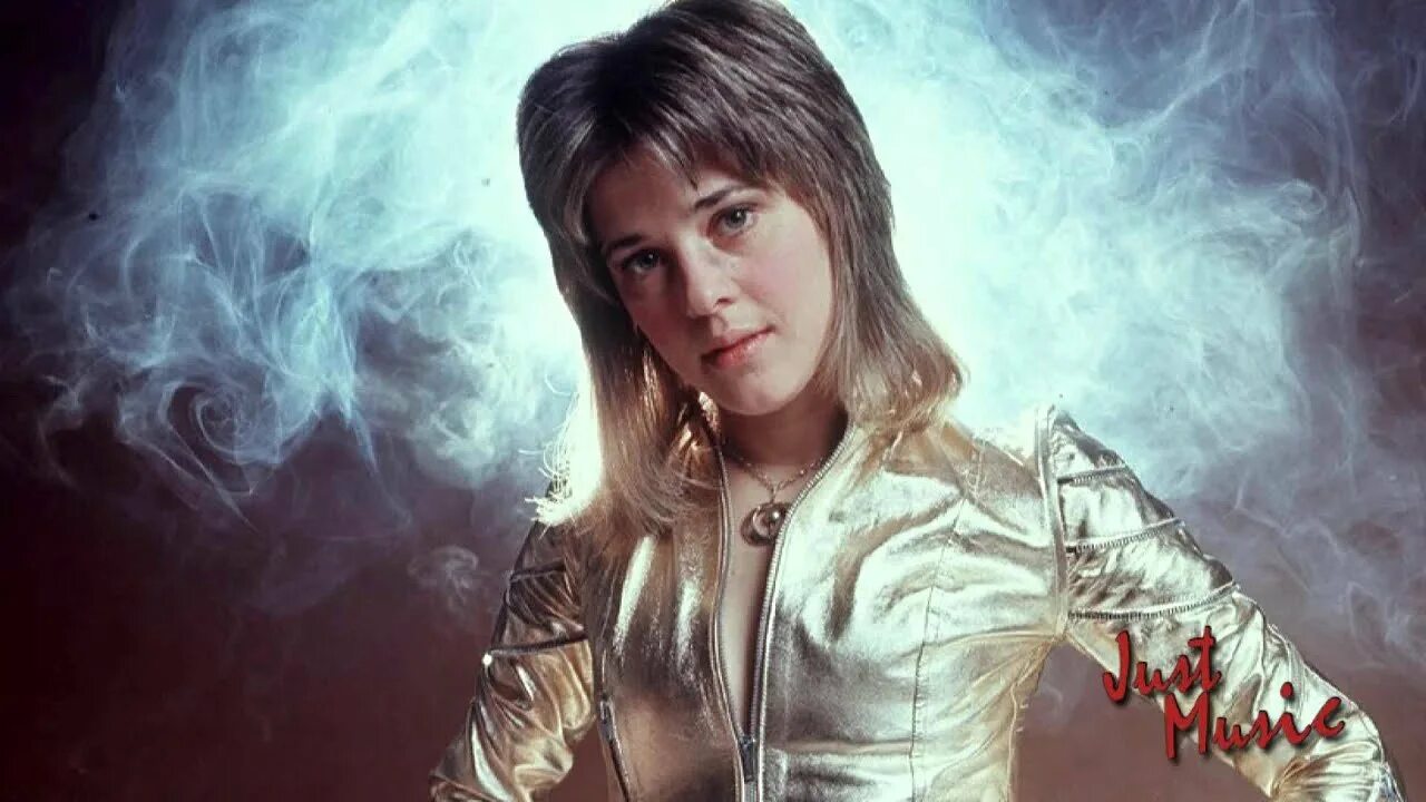 Yigit suzi. Сьюзи кватро. Suzi quatro Сьюзи кватро. Suzi quatro 1978. Сьюзи кватро молодая.