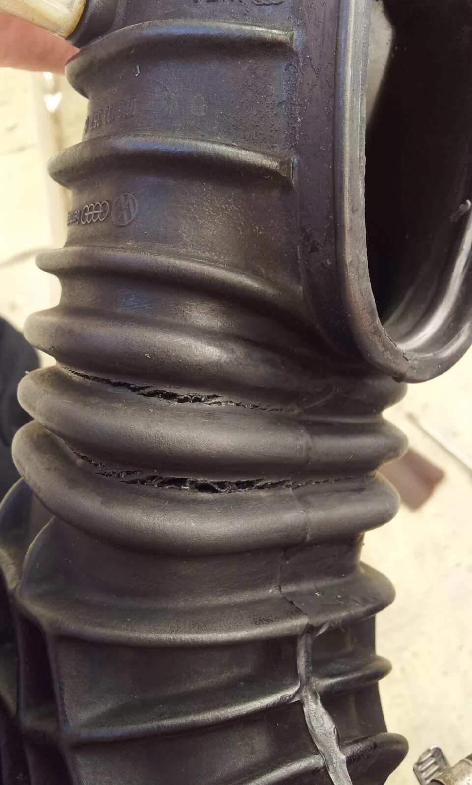 Лопнула гофра. 8. Лопнула гофра. Лопнула гофра. Патрубок воздушного фильтра святогор.