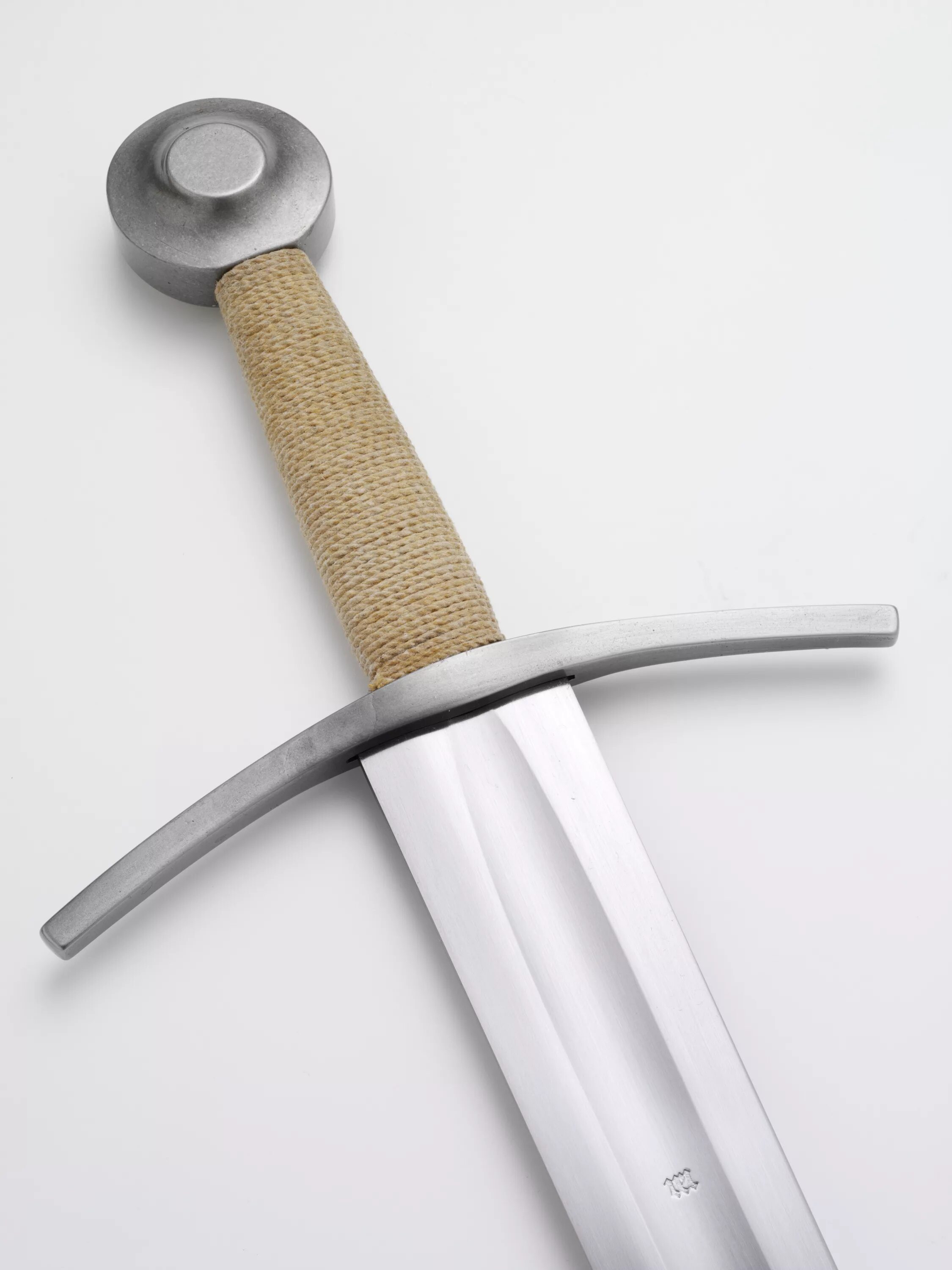 Романский меч. Романский меч. Романский меч 11 век. Романский меч тип 12. Романский меч полутораручный.