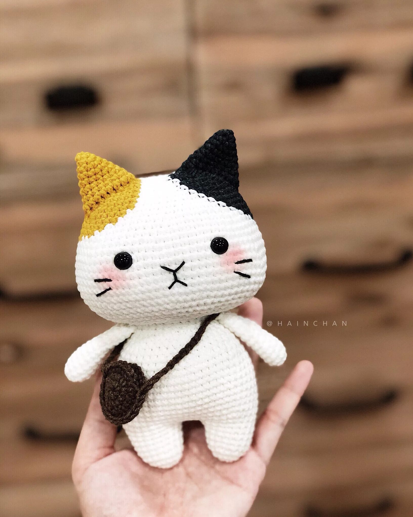 Вязание игрушек кошки. Кот амигуруми. вязаные игрушки кошки. японские вязаные игрушки. игрушки амигуруми коты.