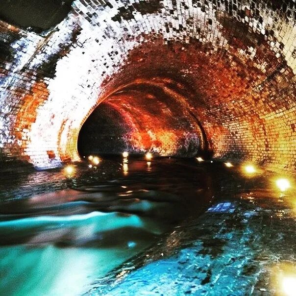 Неглинка. Река неглинка. Неглинка. Коллектор реки неглинка. Подземные реки москвы неглинка.