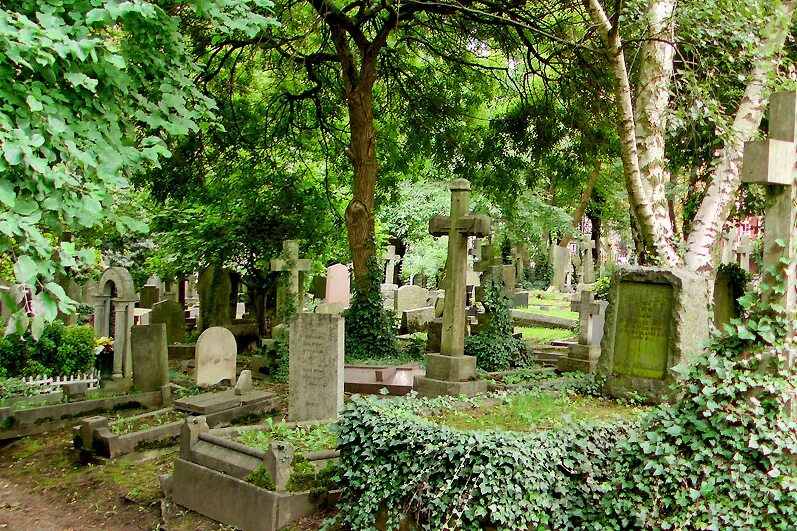 Хайгейтское кладбище Великобритания. Лондонское кладбище Хайгейт. Хайгейтское кладбище достопримечательности Лондона. Хайгейтское кладбище вампиры.