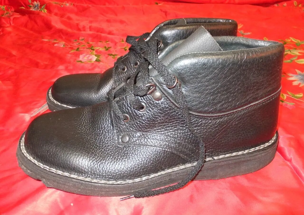 Ботинки модель 5. Кирзовые рабочие ботинки ссср. Solo collection обувь производитель в спб ул ломаная. Смешные сапоги. Чтз обувь.