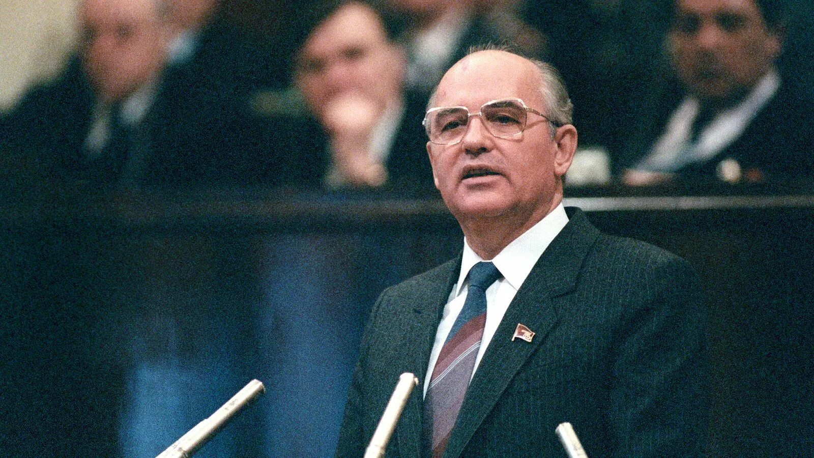 Состояние здоровья горбачева. Горбачев 1985. ЦК КПСС Горбачев.