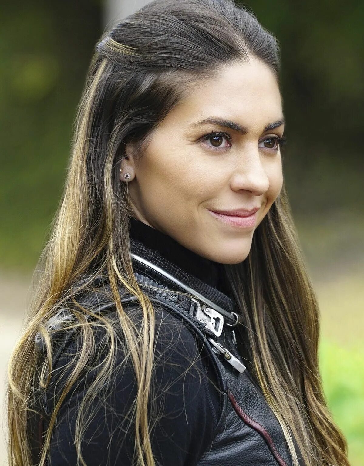 Елена родригес йо-йо. Йо йо игра. Нитки для игрушек. Шарлотта джонсон валь в молодости. Детские игрушки на веревочке.