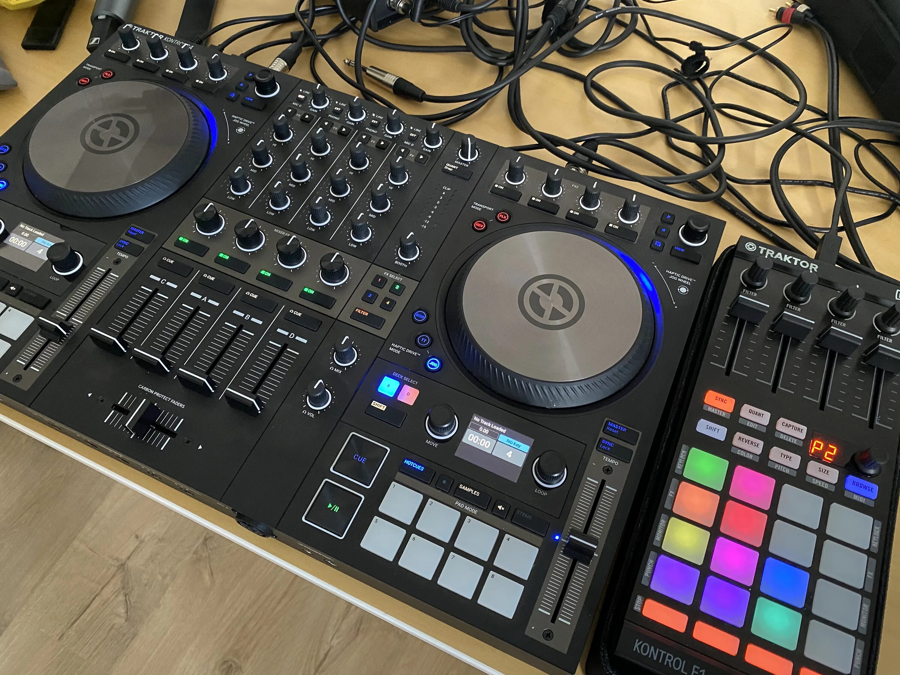 Traktor kontrol s4