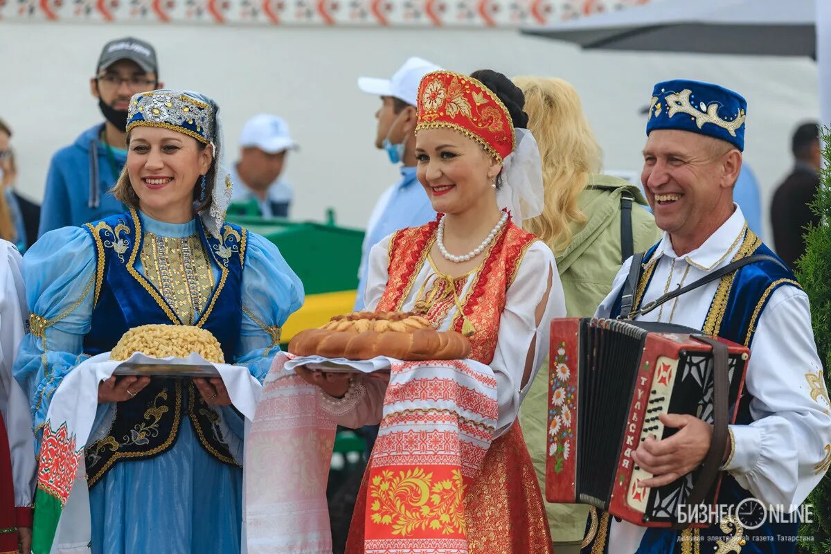 Какой завтра праздник татарстане. Татарстан татары. С днем Республики Татарстан. Праздники Татарстана. 30 Августа праздник в Татарстане.