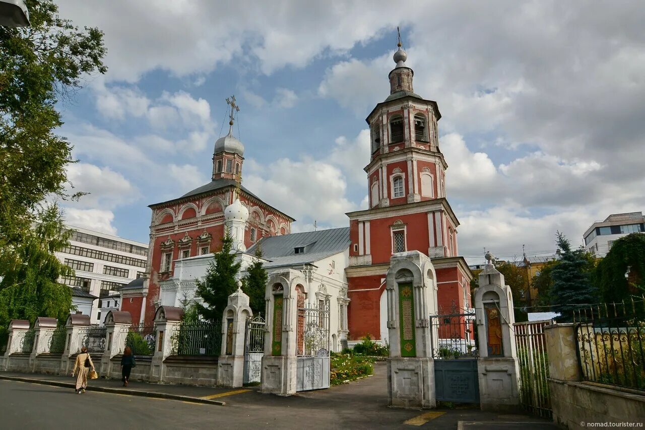 Церковь в Барашевском переулке. Введенский храм в Барашах. Введенская Церковь в Барашах Москва. Церковь введения во храм Пресвятой Богородицы в Барашах, Москва. Бараши паломническая