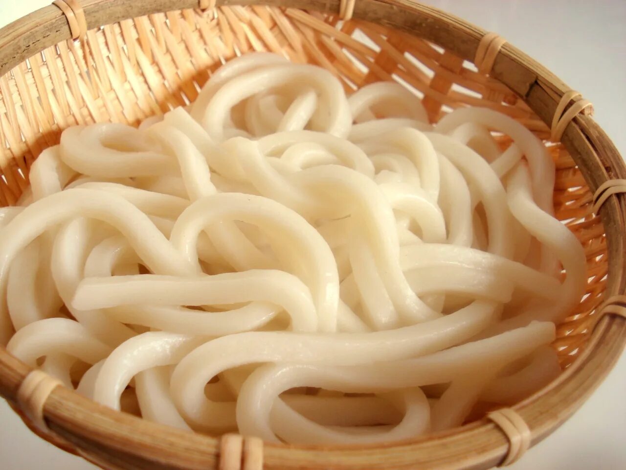 Пшеничная лапша удон. Толстая лапша удон. Макароны Udon. Толстая лапша удон японская. Лапша удон где купить