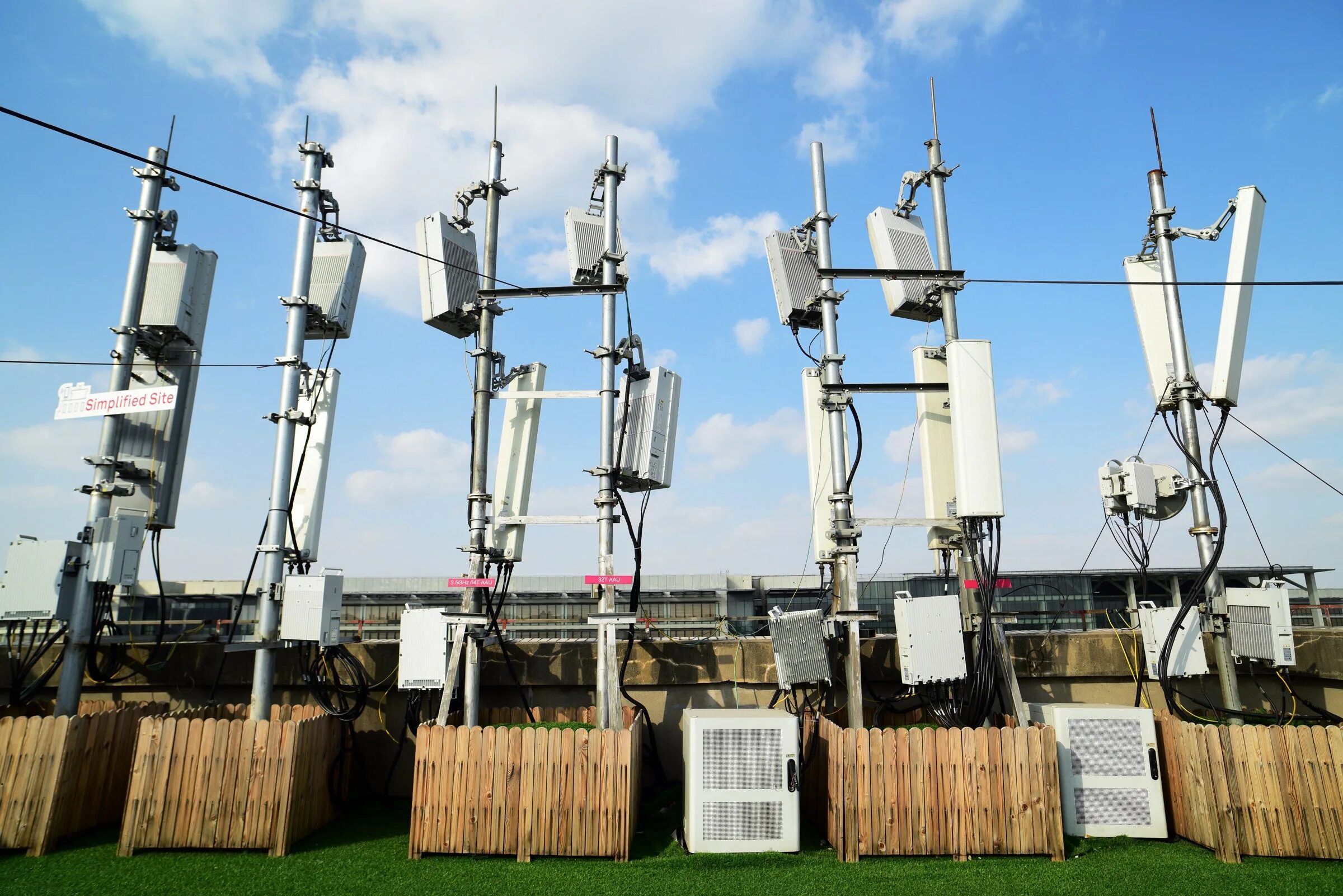 Базовые станции дома. Станция 5g. huawei 5g станции. базовая станция 5g huawei. ericsson 5g base station.