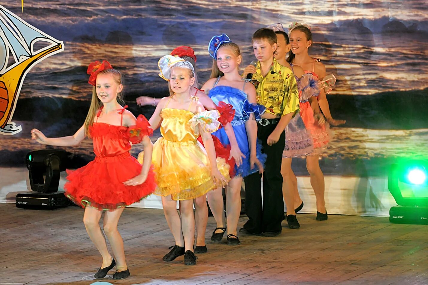 Русский народный танец дети. Народные танцы для детей. Хореография для детей. Бальные танцы малыши. Детский танец.