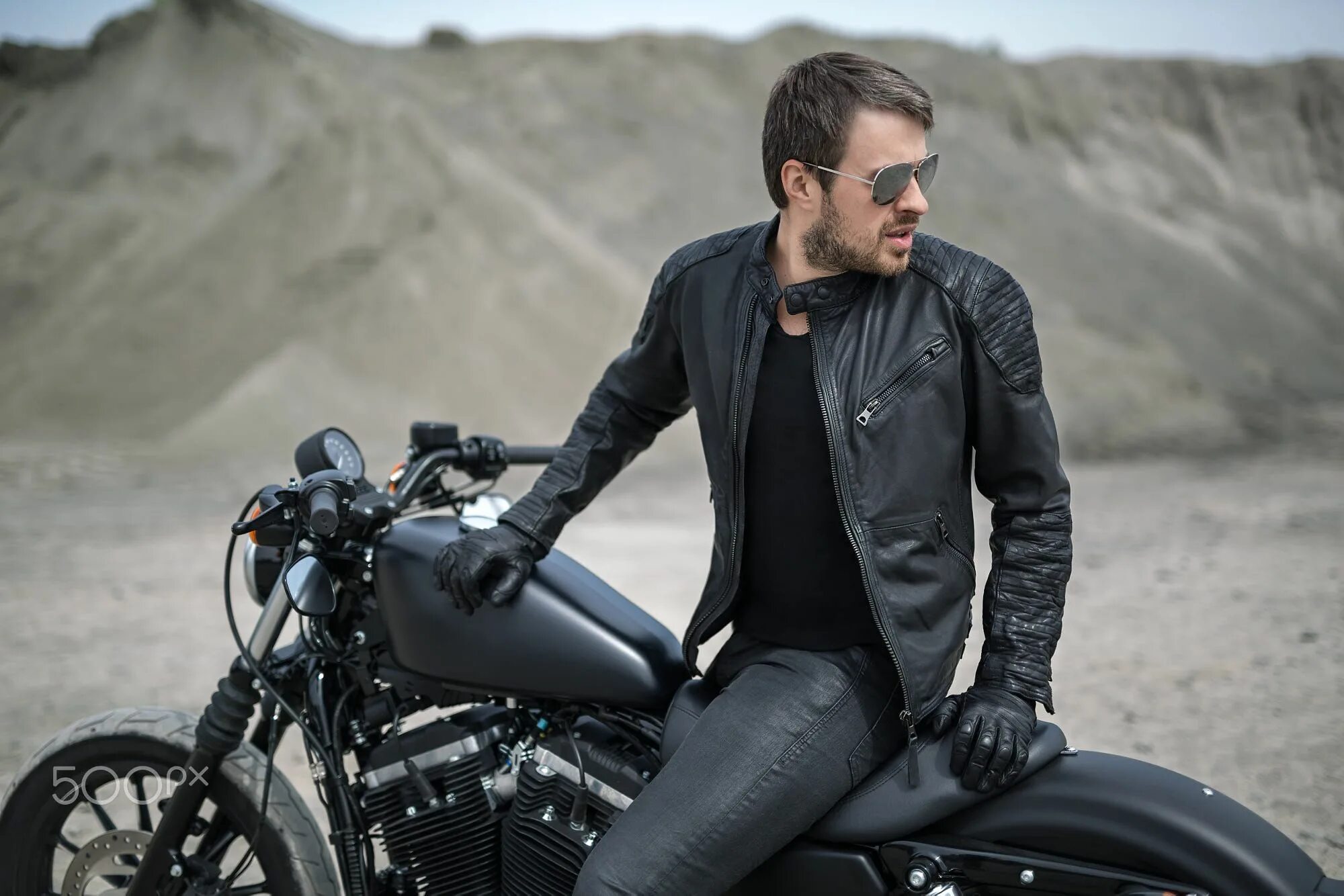 Moto Racer Leather Jacket. Мотоциклист в кожаной куртке. Парень на мотоцикле. Байкер в Кожанке. Парень байкер