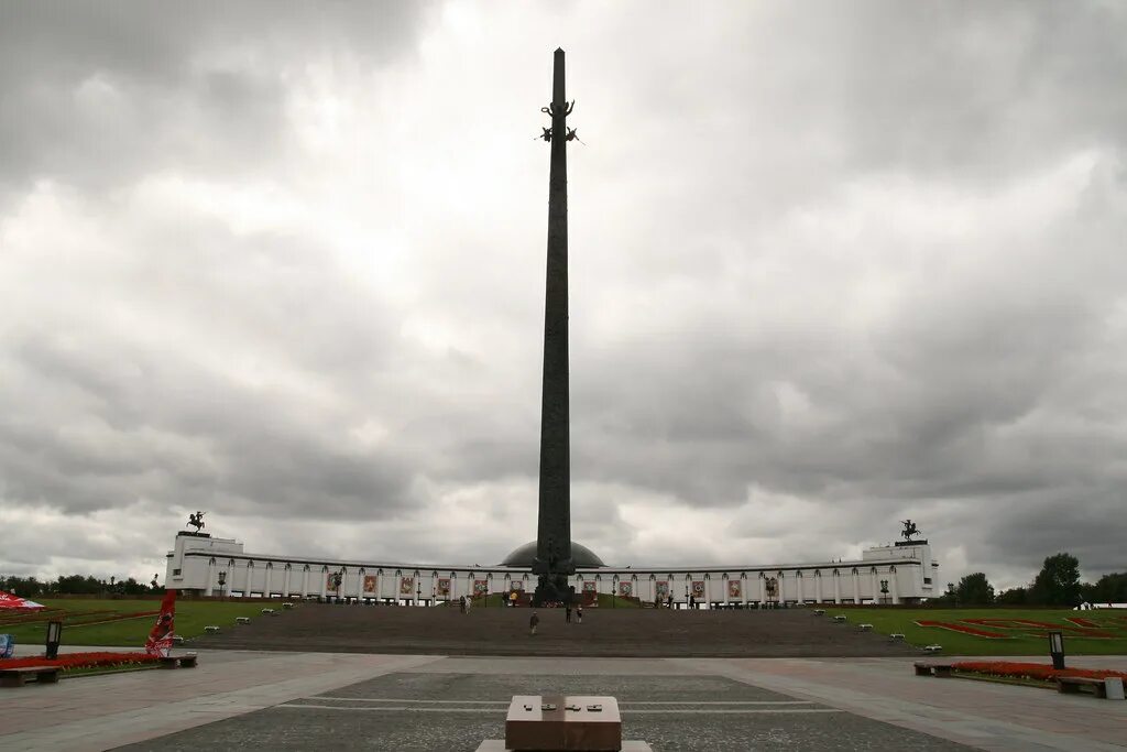 Мемориал в парке победы на поклонной. Москва мемориальный комплекс Поклонная гора. Поклонная гора памятники Великой Отечественной. Поклонная гора 1812. Мемориал на Поклонной горе в Москве.