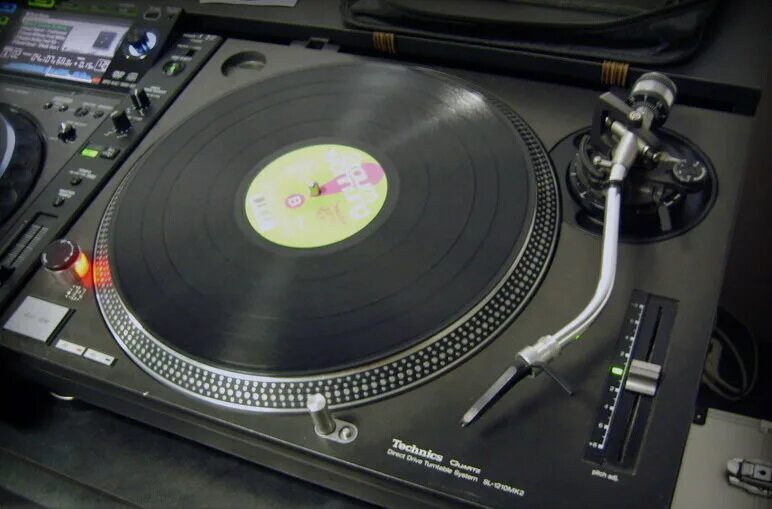 Электронная музыка санкт петербург. Музыканты электронной музыки. Гамма фестиваль на заводе степана разина. Электронная музыка изображение. Электронная музыка санкт петербург.