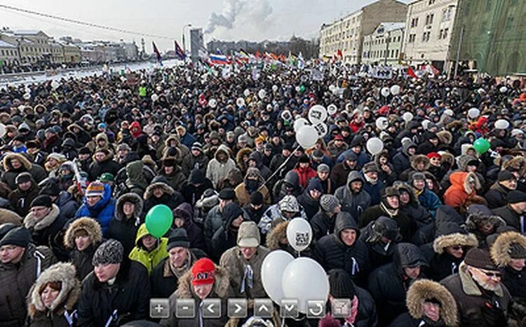 4 декабря 2011. Выступления активистов на Болотной. Пьющие москвичи на Болотной.