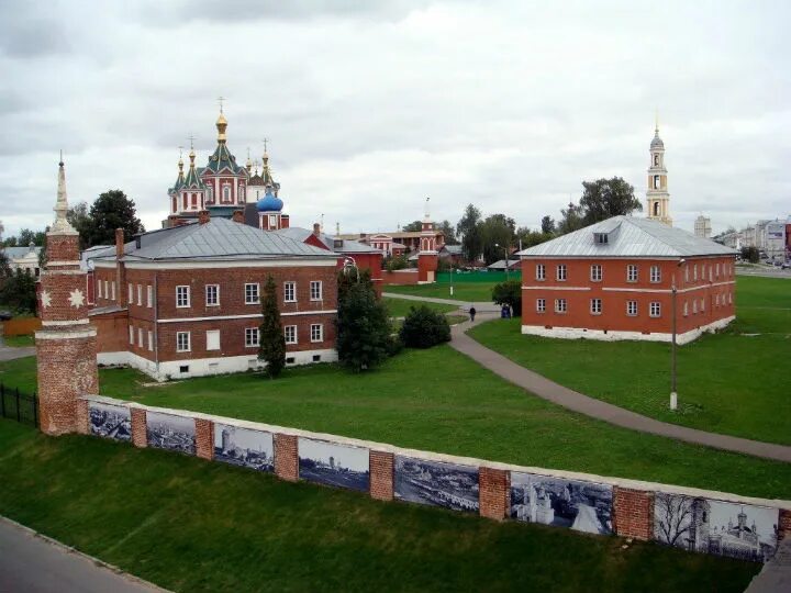 Успенский брусенский монастырь. Брусенский монастырь Коломна. Успенский Брусенский женский монастырь Коломна. Успенский Брусенский монастырь вид сверху.