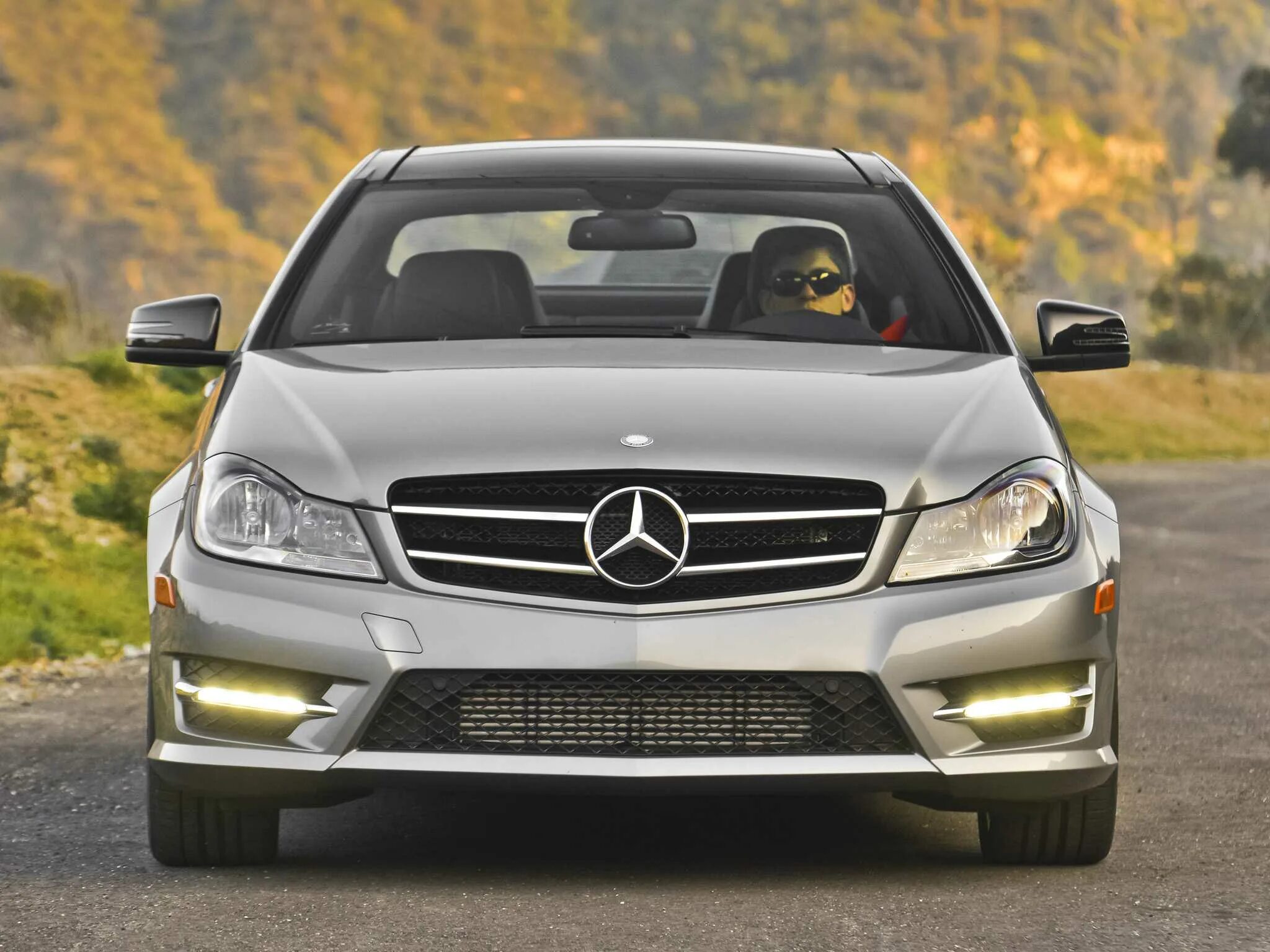 Включи машину мерседес. Mercedes Benz c250. Mercedes Benz c350. Mercedes Benz c 350 4 matic. Mercedes Benz c250 Coupe 2013.