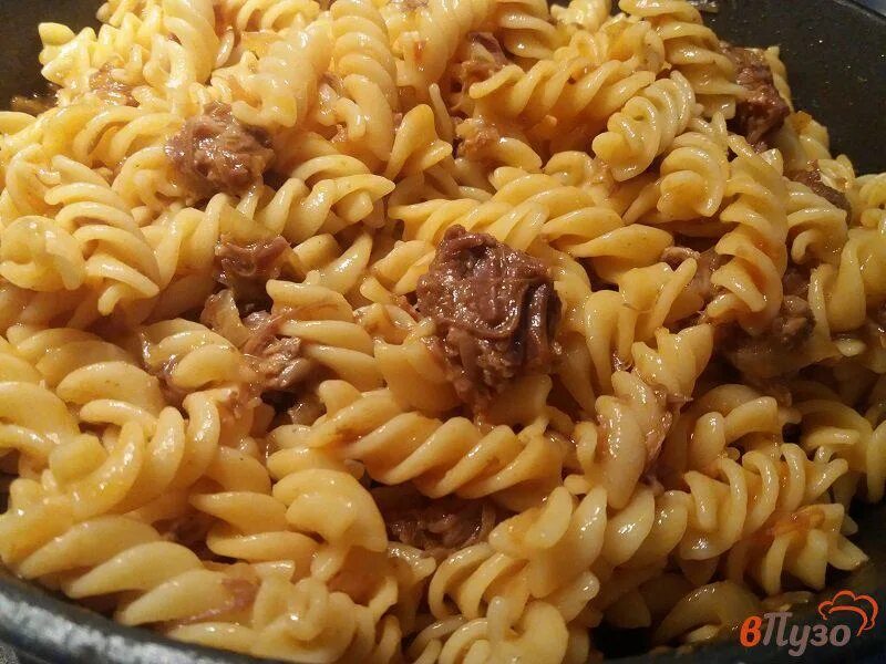 Как варить макароны с тушенкой. Макароны по-флотски с тушенкой. макароны спиральки с тушенкой. макароны с тушенкой лазерсон. лапша по флотски с тушенкой.