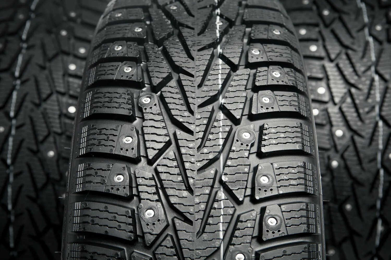 Шины зима симферополь. Pirelli snow cross липучка. matador 235 55 r18 шипованные. шины зимние шипованные липучка 235/70, r16. шипованная резина р 22.