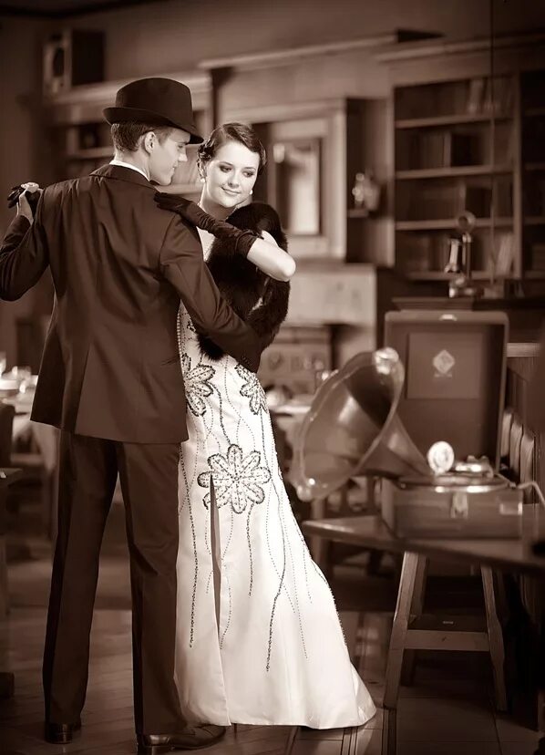 Драка свекрови и невестки. Зюганов геннадий андреевич с женой. Ретро стиль 2021. Молодая невестка. Свадьба картины русских художников.