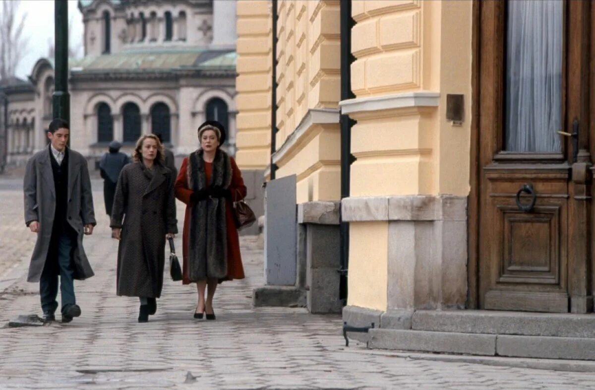 Est ouest. Est ouest. Est ouest. Восток запад бодров. Est ouest.