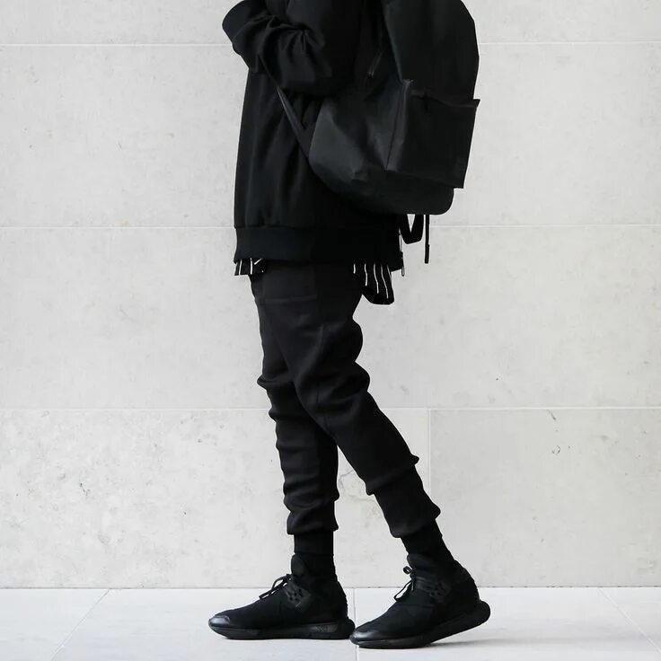 God wearing. Techwear y3. Берцы Techwear. Techwear кроссовки. Стиль одежды Techwear.