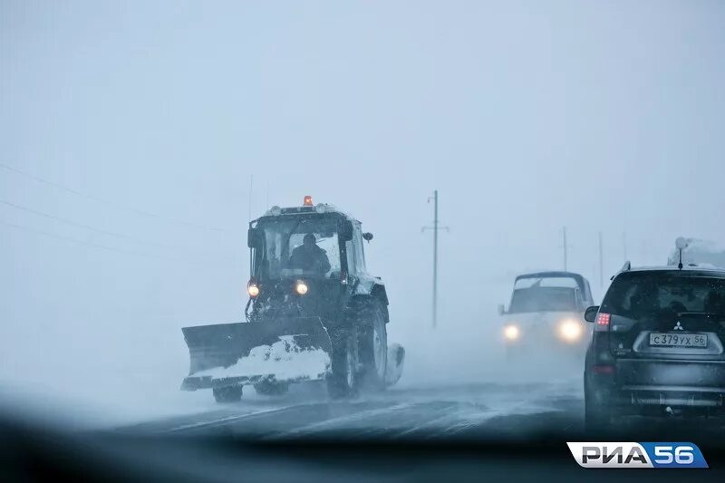 Ситуация в оренбурге сейчас. Трасса Оренбург. Трасса Оренбург Орск. Дорога Оренбург Орск состояние. Трасса Оренбург Орск снегопад.