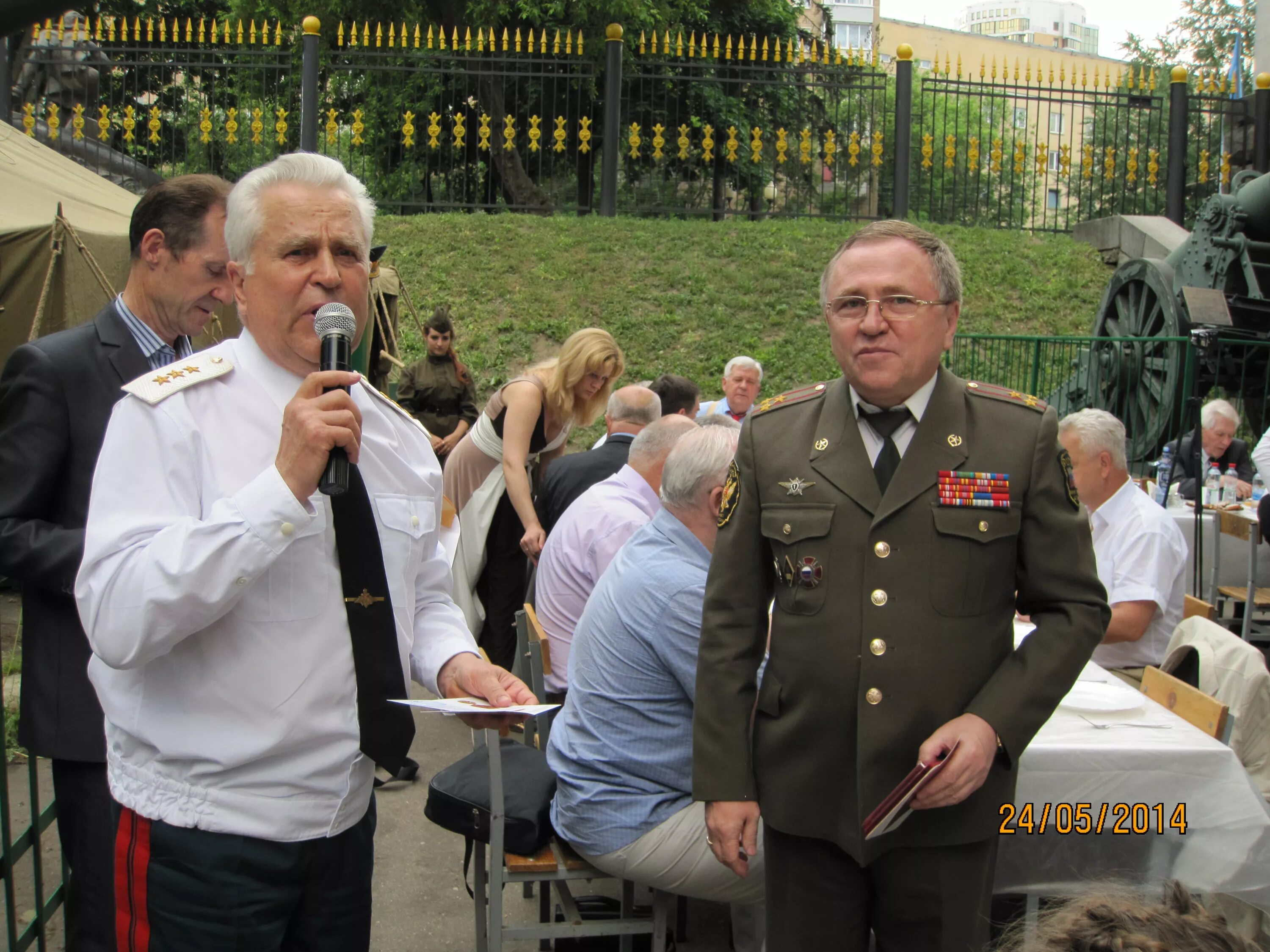 Встреча ветеранов гсвг в москве в 2022 году на поклонной горе. Фалькенхаген вч пп 96579 позывной арбалет. Флаг згв. Значок "ветеран гсвг". Значок "ветеран гсвг".