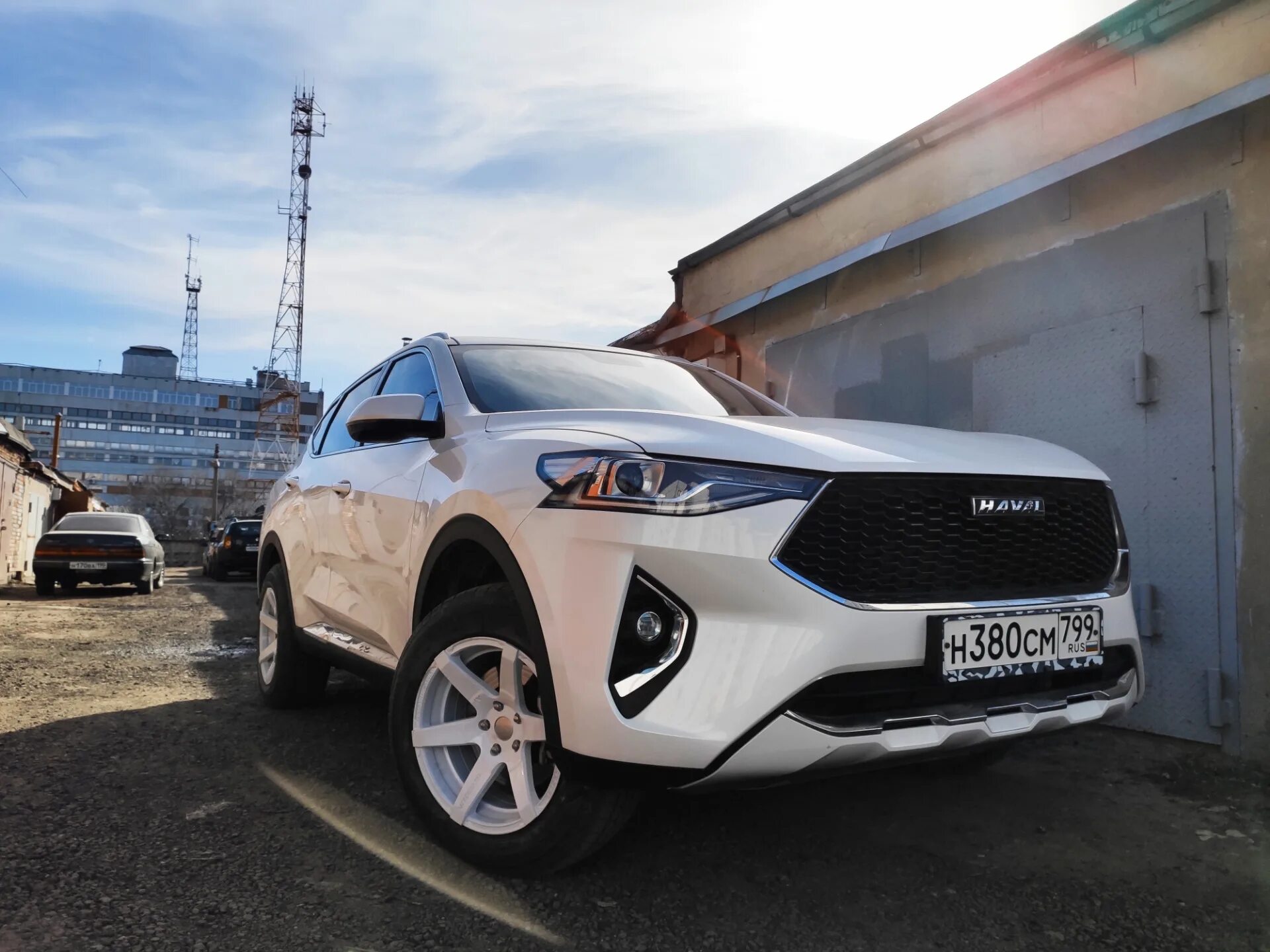 Какие диски на хавал ф7. Haval f7x обвес. haval f7 r20. обвес хавал f7x. haval f7x r20.