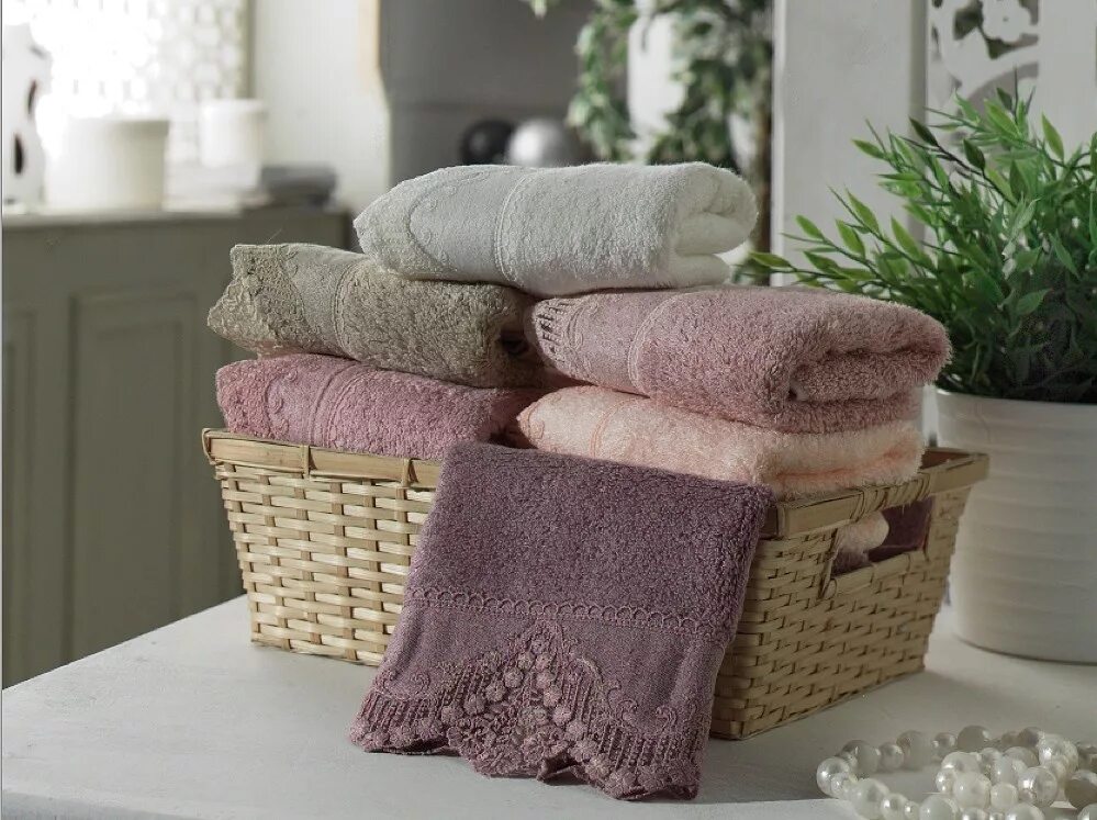 Нежные полотенца. Шикарное полотенце. Полотенце махровое. Полотенца в интерьере. Текстиль полотенца.