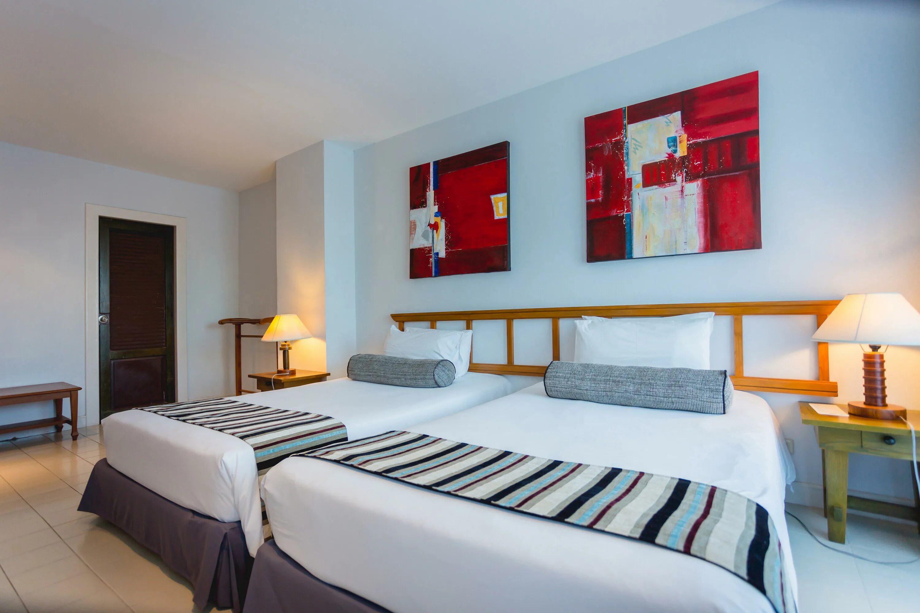 Waterfront suites phuket by centara. Waterfront suites phuket by centara. The waterfront suites by centara 4*. The waterfront suites by centara 4*. Пляж карон.