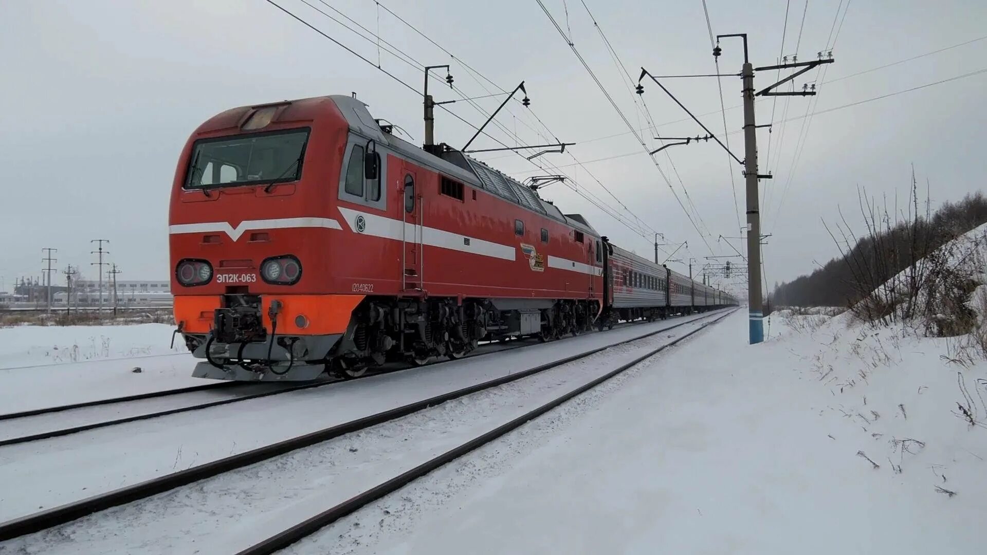 Движение поезда нижневартовск. Эп2к. Пассажирский поезд станция Нижневартовск. Поезд Барнаул Нижневартовск. Поезд Сургут - Нижневартовск РЖД.