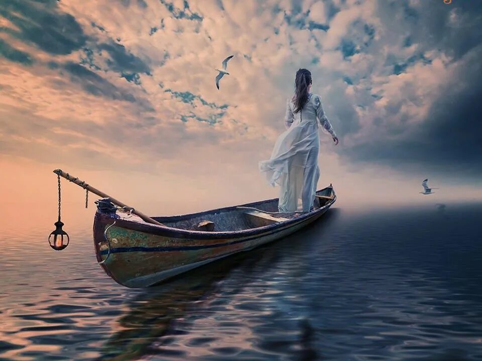 Уплывают вдаль. Птицы над морем. Парусник в море. Девушка уплывает на лодке. Уходящий парусник.