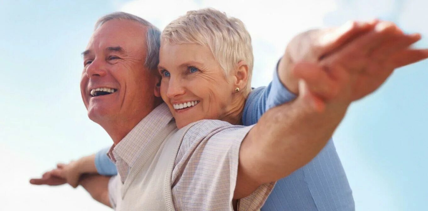 Бабушка и дедушка. Картинки вдохновляющие на жизнь старость. Самый счастливый возраст. Счастливые старики. Пожилые люди радуются.