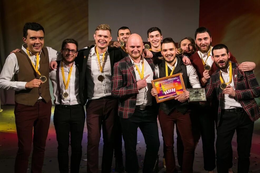 Команда квн наполеоны. Команда квн динамит. Наполеоны команда. Наполеон динамит квн. Наполеон динамит квн.