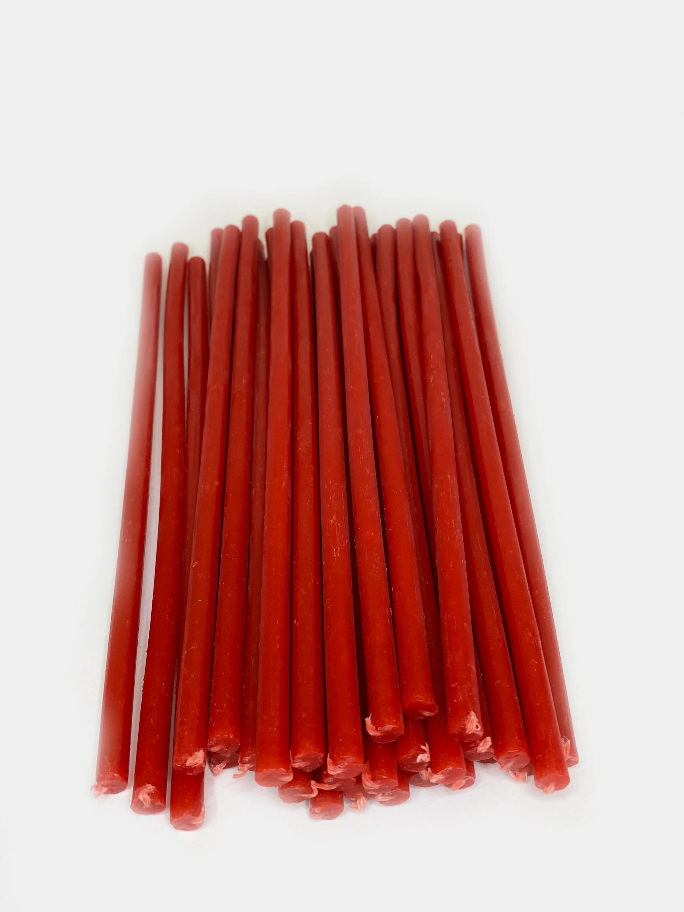 Красная свеча воск черный. Цветные восковые свечи. Красные церковные свечи. Для чего красные свечи используют. Красные церковные свечи без фетилька.