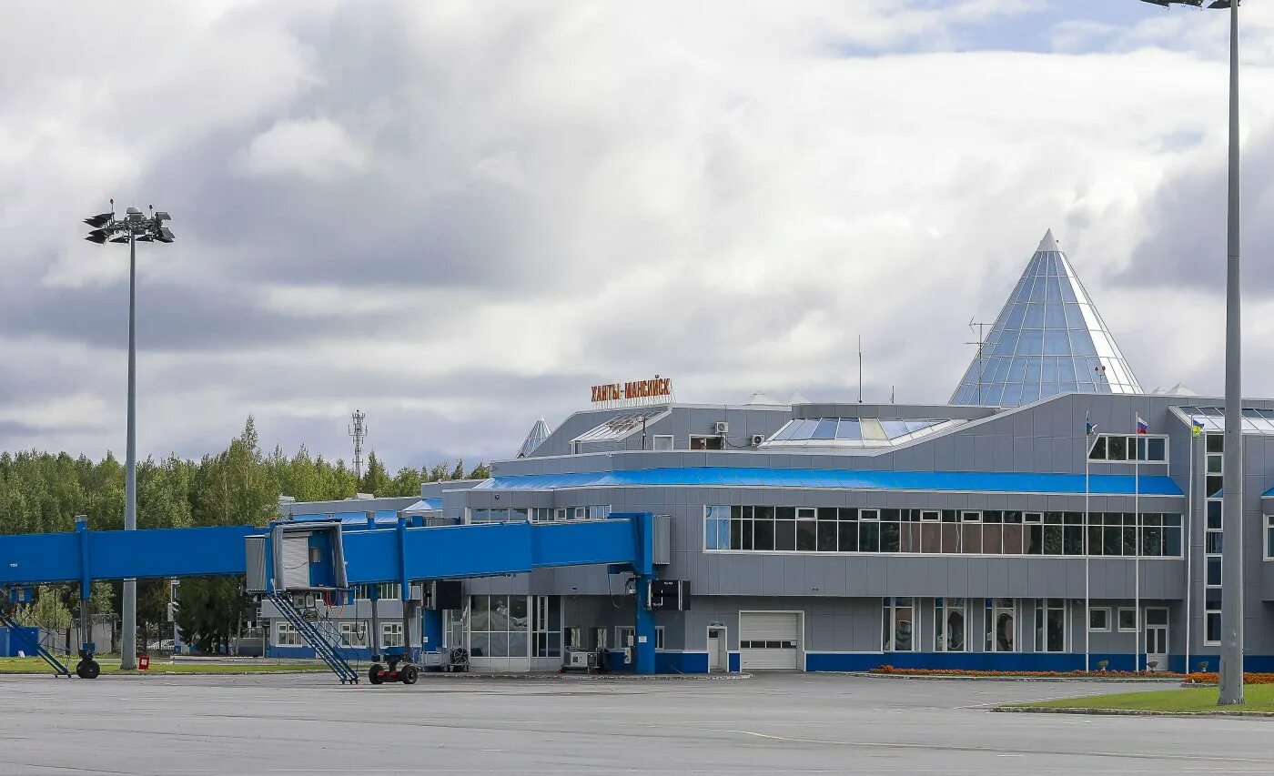 Аэропорт ханты мансийск сайт. Аэропорт Ханты-Мансийска. Ханты-Мансийск гостиница Сокол аэропорт. Аэропорт Ханты-Мансийск КДП. Аэропорт Ханты Мансийск Винчера.