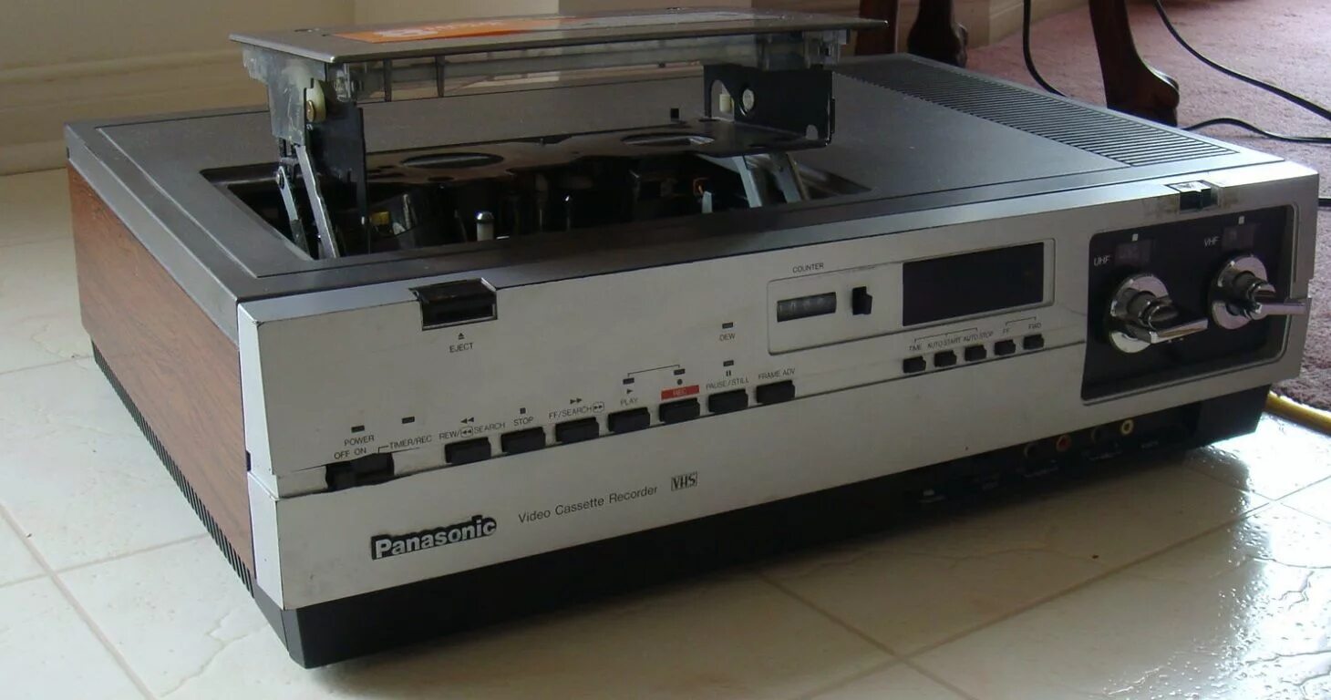 В каком веке был изобретен видеомагнитофон. Панасоник 2000 видеомагнитофон. panasonic 2000 видеомагнитофон. panasonic sr80 видеомагнитофон. панасоник 7000 видеомагнитофон.