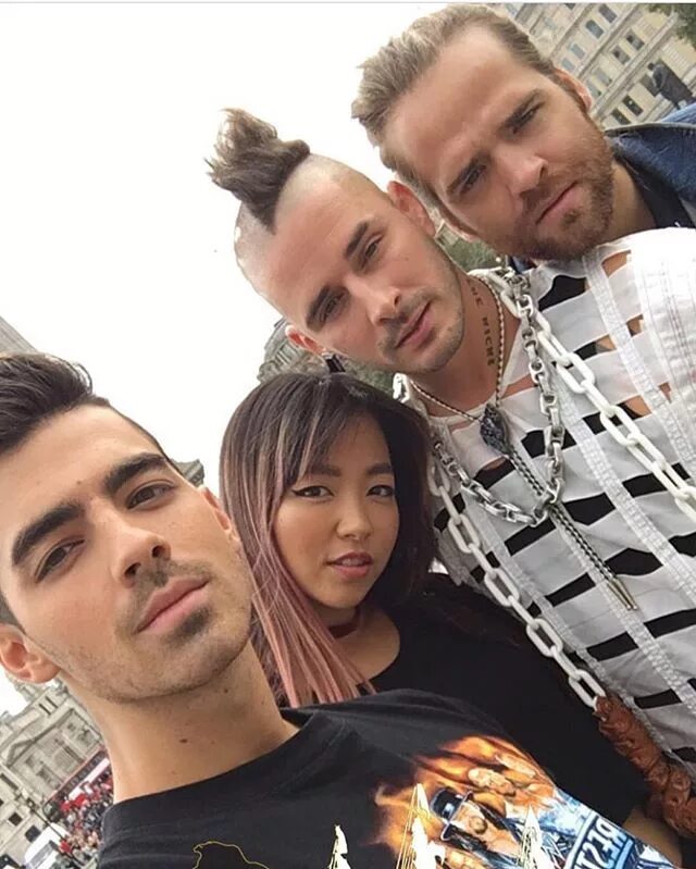 Dnce up. Dnce американская группа.
