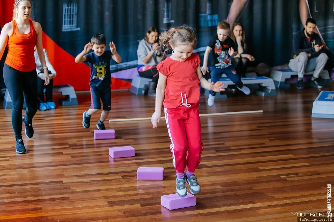 Child step. Детский фитнес. Фитнес аэробика для детей. Детская степ аэробика. Детский фитнес аэробика.