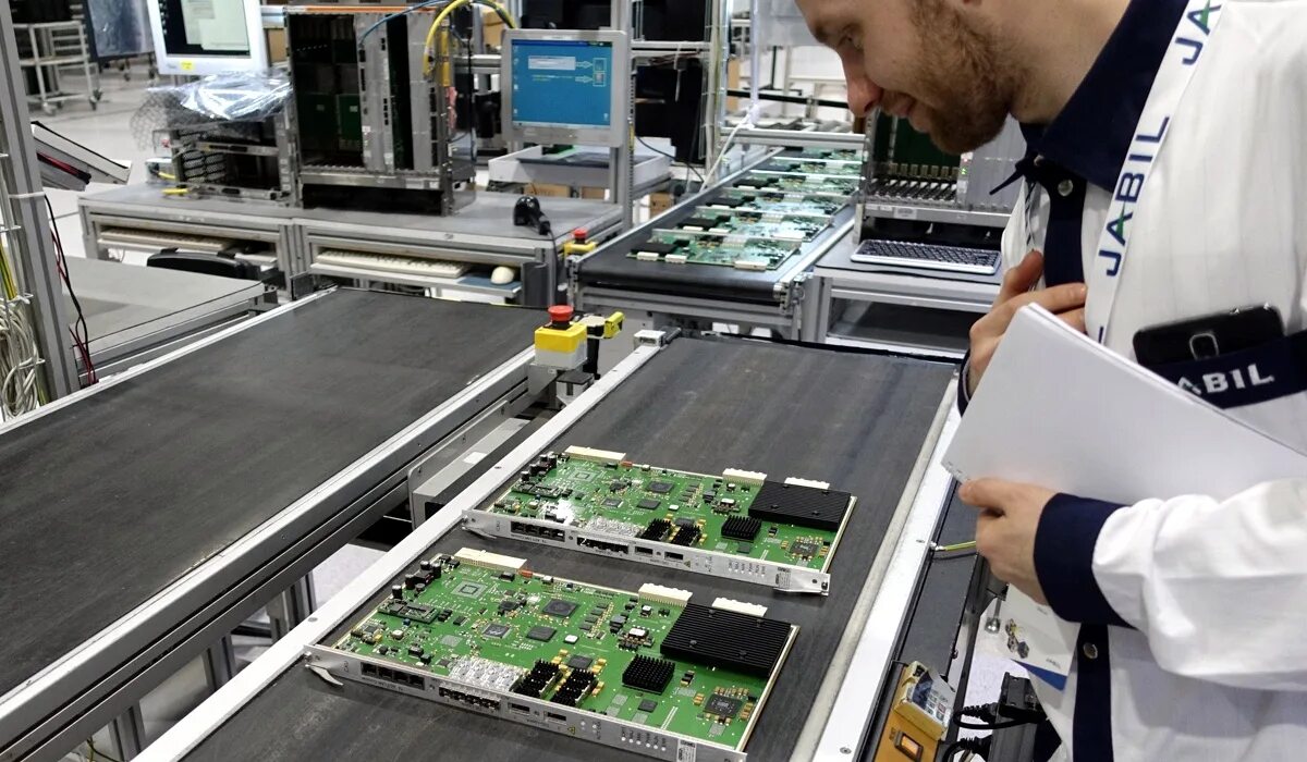 Тайвань завод полупроводников. Производство микроэлектроники. Тайвань завод полупроводников. Asml оборудование для производства чипов. Завод по производству чипов.