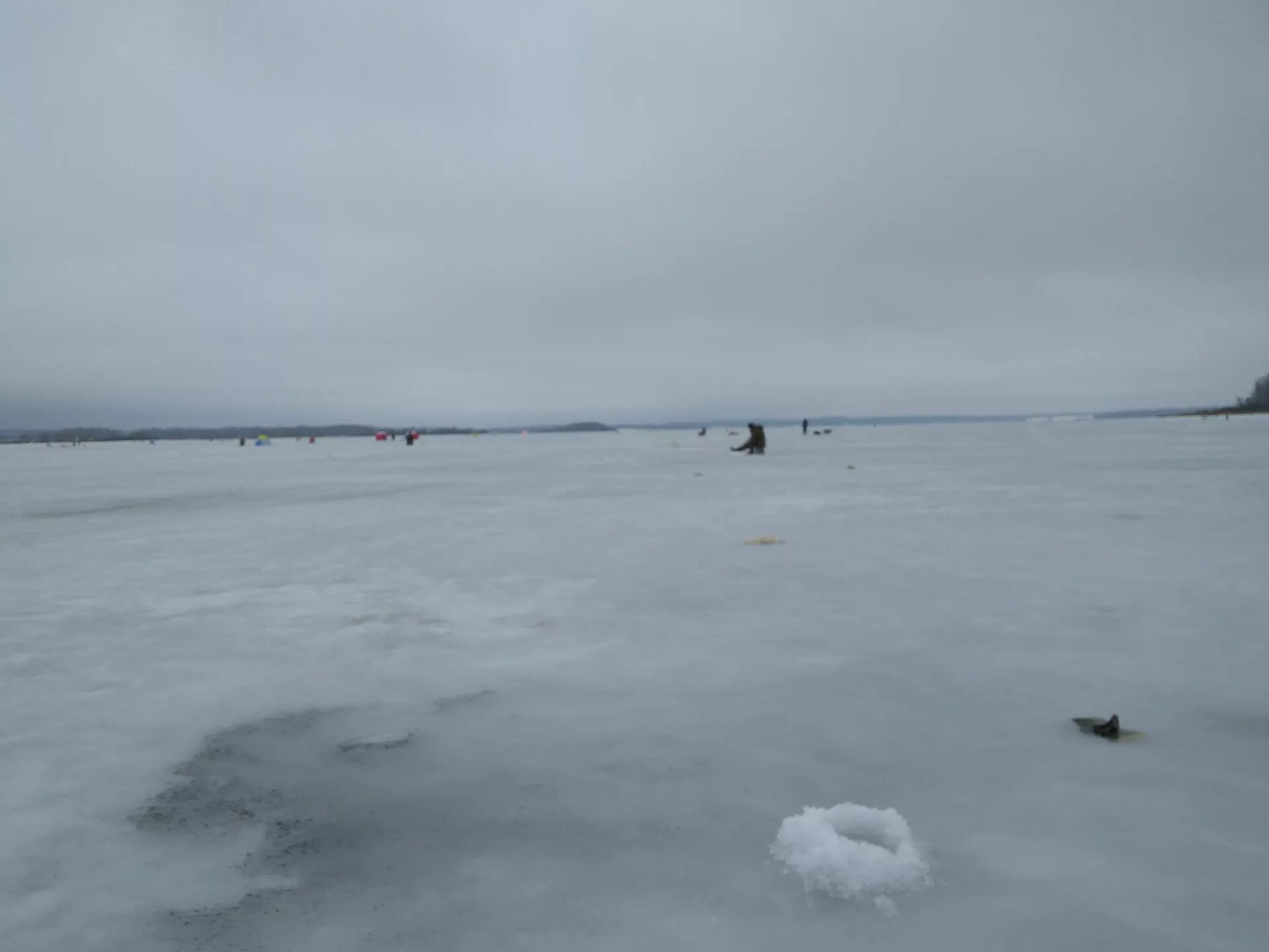 Рузское водохранилище зима. Рузское водохранилище рыбалка фото. Рузское водохранилище лодки. Рыбалка на леща зимой Рузское водохранилище. Клев на рузском