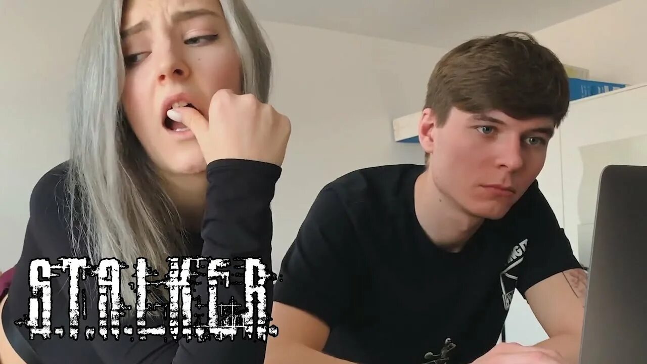 С евой элфи при парне
