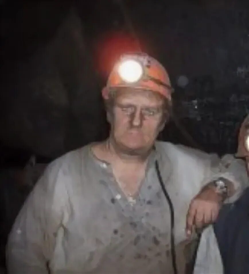 Старый дед шахтер. Горняк профессия. Шахтеры картина. Дед шахтер. Шахтер с бородой.