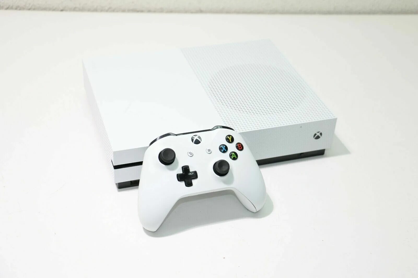 Xbox series 4. Xbox Series x White. Игровая приставка Microsoft Xbox Series s 512gb. Икс бокс Сириус Икс. Икс бокс Сериес x белый.